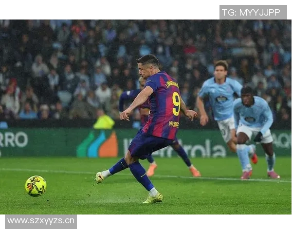 莱万火力全开，塞尔塔门将迎来“超级噩梦”！足球盛宴敬请期待